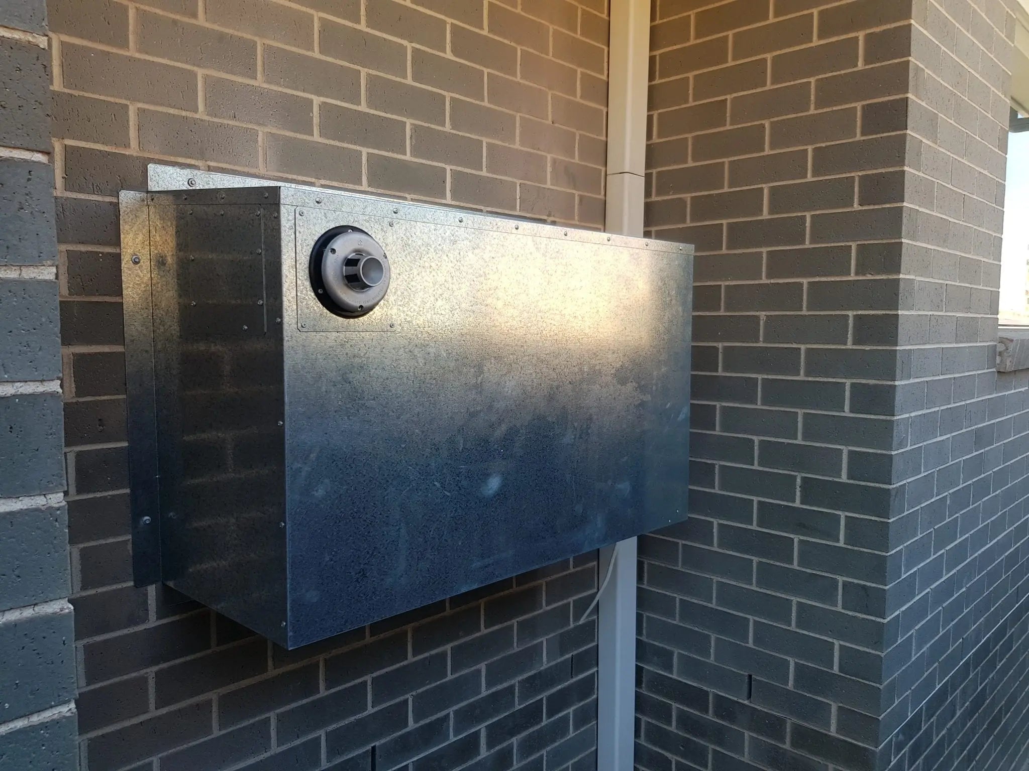 Rinnai Linea 950 Weatherbox image 0
