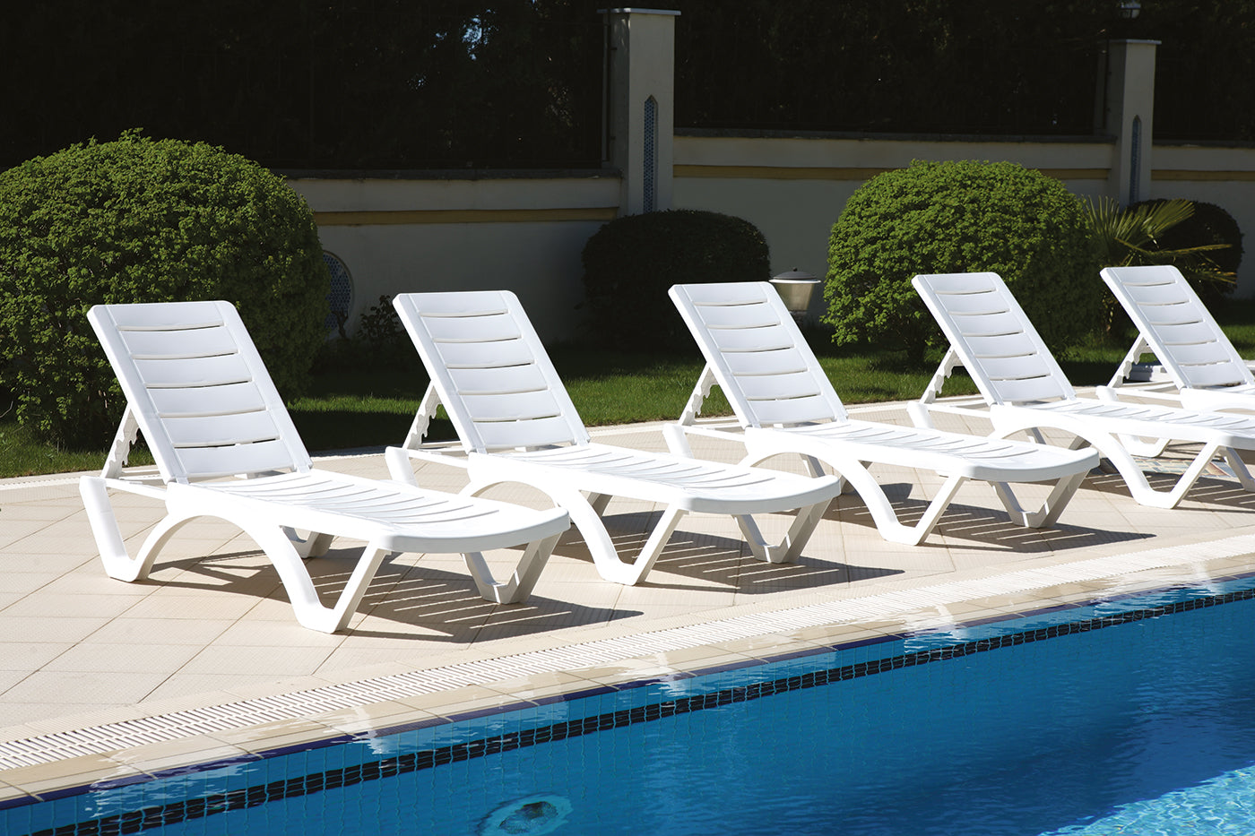 Aqua Sunlounger - White image 3