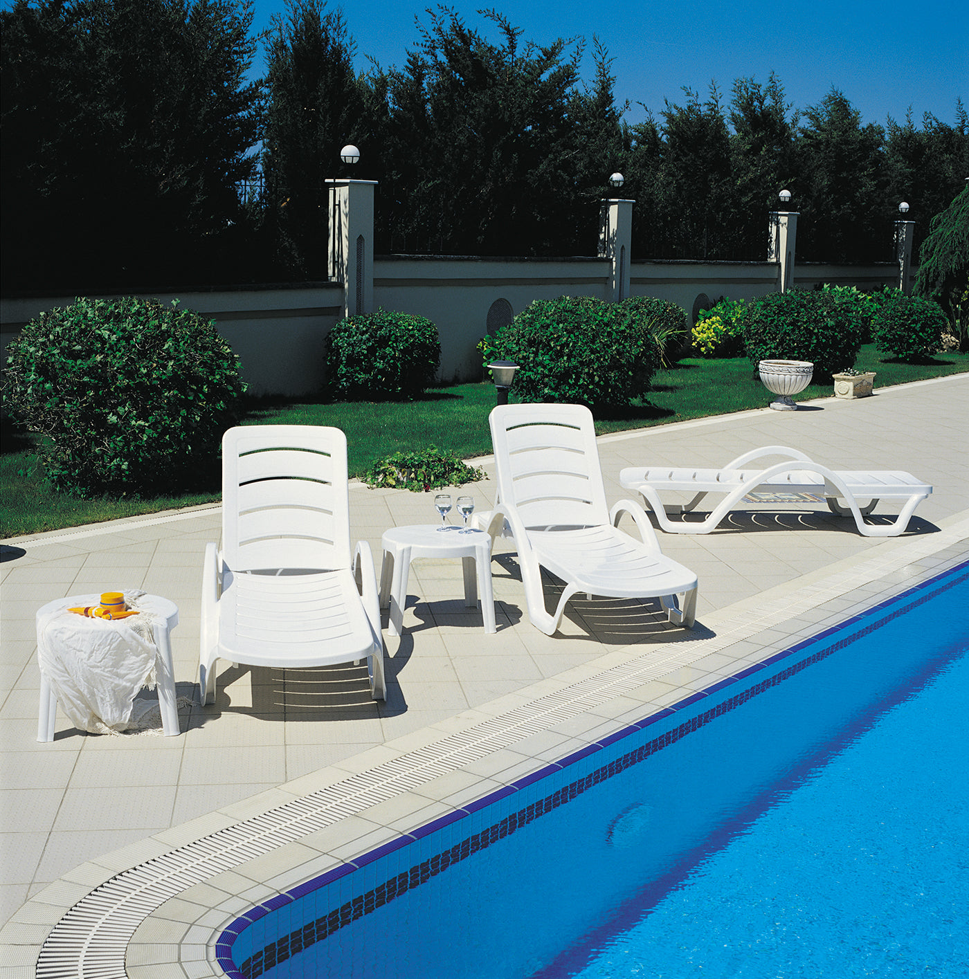 Havana Sunlounger - White image 4