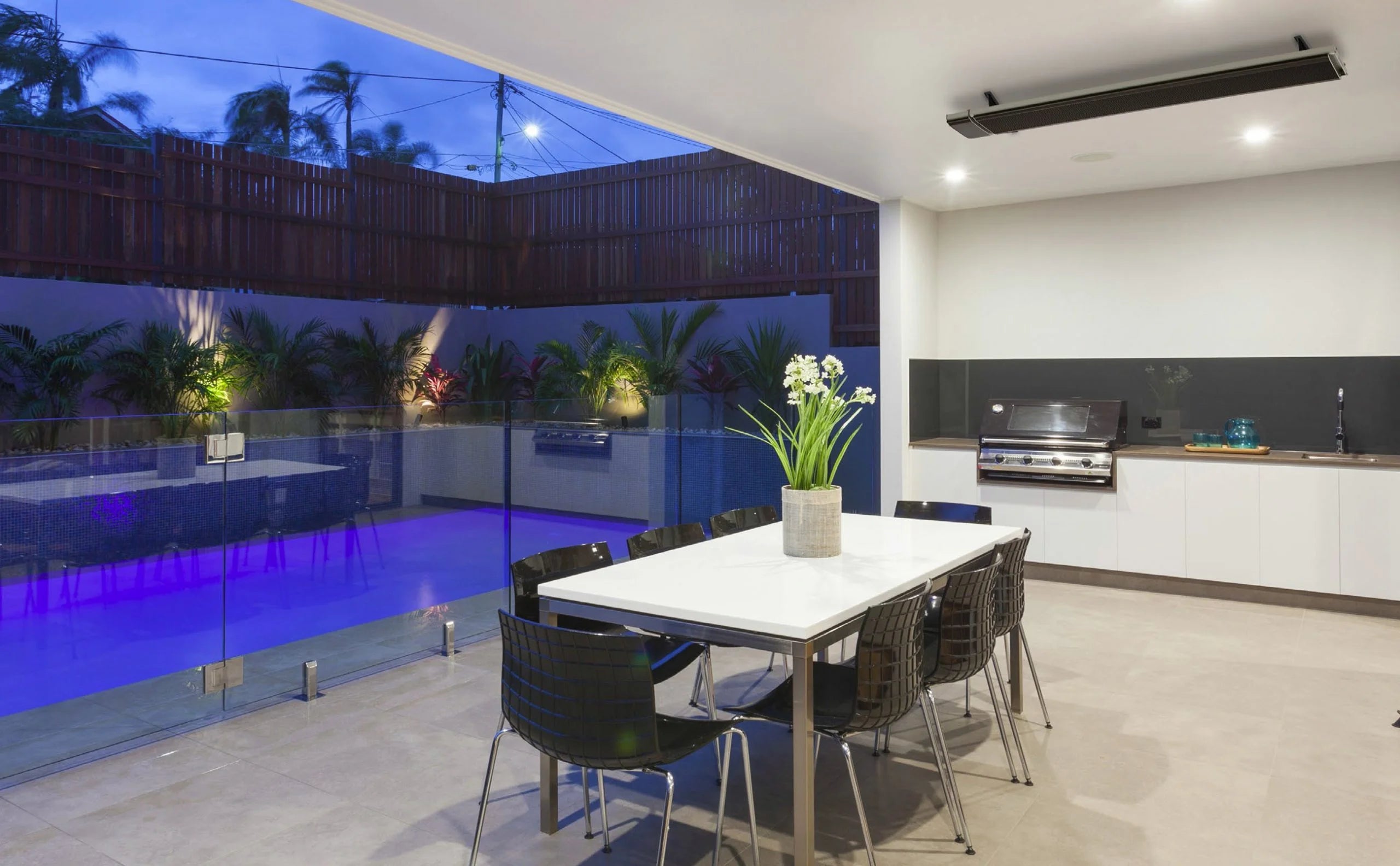 Rinnai Outdoor Radiant Heater with Remote 1500W image 3